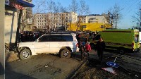 Внедорожник врезался в крыльцо магазина в Южно-Сахалинске, Фото: 9