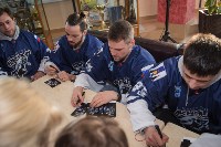 За автографами к хоккеистам «Сахалина» выстроилась очередь в 150 человек, Фото: 5