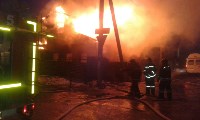 Двухэтажный дом горит в Южно-Сахалинске, Фото: 8