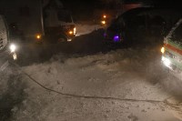 Более шестидесяти автомобилей освободили из снежного плена в Долинском районе, Фото: 3