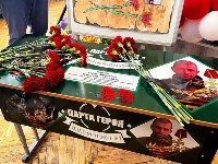 Парту героя открыли в школе №23 в честь погибшего в зоне СВО южносахалинца, Фото: 4
