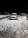 Легковушка протаранила дорожное ограждение в Ногликах, Фото: 1