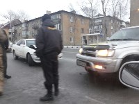 Легковой седан и внедорожник столкнулись в Южно-Сахалинске, Фото: 3