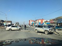 Седан и внедорожник столкнулись в Южно-Сахалинске, Фото: 3
