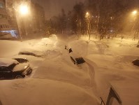 Циклон в Южно-Сахалинске сорвал с многоэтажки утеплитель, Фото: 2