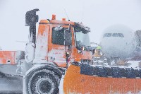 Аэропорт Южно-Сахалинска занесло снегом, Фото: 3