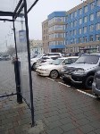 Автохамы в Южно-Сахалинске превратили остановку в парковку, Фото: 4