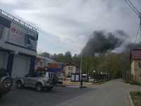 В центре Южно-Сахалинска бушует крупный пожар, Фото: 12