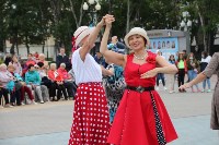Пенсионеры устроили танцы на главной площади Корсакова, Фото: 3
