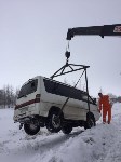 Два автомобиля вылетели в кювет на юге Сахалина, Фото: 2