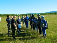 Первые прыжки с парашютом для юных десантников., Фото: 1