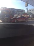 Honda от столкновения с самосвалом вылетела на встречку и врезалась в кран-балку в Южно-Сахалинске, Фото: 3