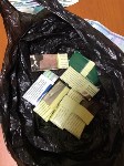 Подозреваемых в торговле наркотиками жителей Корсакова задержала полиция , Фото: 3