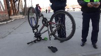 Велосипедист врезался во внедорожник в Южно-Сахалинске, Фото: 1