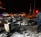 Ночью в Южно-Сахалинске въехал в забор, опрокинулся и сгорел "Прадо", Фото: 1