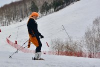 Полсотни сахалинцев разделись, чтобы спуститься на лыжах и сноубордах с «Горного воздуха», Фото: 37