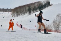 Полсотни сахалинцев разделись, чтобы спуститься на лыжах и сноубордах с «Горного воздуха», Фото: 59