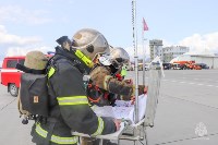 Способы тушения самолета и спасения людей отработали спасатели в аэропорту Южно-Сахалинска, Фото: 5