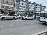 Три автомобиля столкнулись в Южно-Сахалинске по вине неадекватного водителя "Яндекс.Такси", Фото: 8