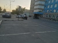Автомобиль вылетел на тротуар после ДТП в Южно-Сахалинске, Фото: 3