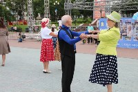 Пенсионеры устроили танцы на главной площади Корсакова, Фото: 4
