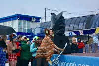 Полсотни сахалинцев разделись, чтобы спуститься на лыжах и сноубордах с «Горного воздуха», Фото: 16