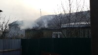 Частный дом горит в Южно-Сахалинске, Фото: 4