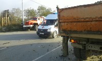 Toyota Wish и грузовик столкнулись в Южно-Сахалинске, Фото: 5