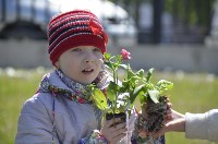 Южносахалинцы и Радио АСТВ создали цветочную клумбу, Фото: 16