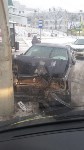 В Холмске Toyota Crown врезался в столб у автобусной остановки, Фото: 4