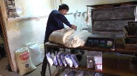 В Южно-Сахалинске мигранты нелегально пекли и продавали хлеб, Фото: 1