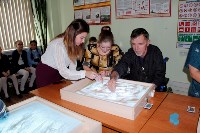 Постояльцев южно-сахалинского дома-интерната научили рисовать песком, Фото: 4