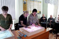 Постояльцев южно-сахалинского дома-интерната научили рисовать песком, Фото: 2