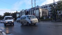 На пешеходном переходе в Южно-Сахалиенске микроавтобус бил девушку, Фото: 3