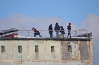 Подростки Шахтерска делают селфи на краю крыши, Фото: 4