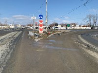 Lexus искорёжило после встречи с двумя столбами в Южно-Сахалинске, Фото: 1