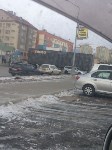 Контейнеровоз, легковушка и небольшой грузовик столкнулись в Южно-Сахалинске, Фото: 4