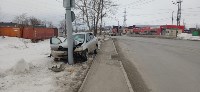 Toyota врезалась в столб в Южно-Сахалинске, Фото: 4