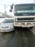 Очевидцев столкновения самосвала и универсала ищут в Южно-Сахалинске, Фото: 1
