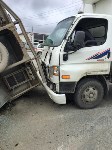 В Южно-Сахалинске при столкновении грузовиков один из них опрокинулся, Фото: 9