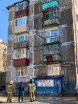 Балкон горит в пятиэтажке в Корсакове. Автор фото Владимир Поникарь, Фото: 1