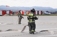 Способы тушения самолета и спасения людей отработали спасатели в аэропорту Южно-Сахалинска, Фото: 18
