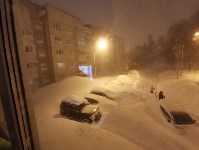 Циклон в Южно-Сахалинске сорвал с многоэтажки утеплитель, Фото: 4