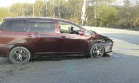 Toyota Wish и грузовик столкнулись в Южно-Сахалинске, Фото: 1