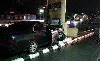 Toyota Cresta врезалась в автомобиль и АЗС в Холмске, Фото: 4