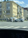В Южно-Сахалинске кроссовер Госавтоинспекции с мигалками врезался в универсал, Фото: 2