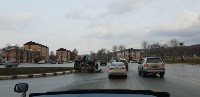 Автомобиль опрокинулся на площади Победы в Южно-Сахалинске, Фото: 2