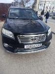 В Южно-Сахалинске неизвестный возле торгового центра врезался в Toyota RAV4 и скрылся с места ДТП, Фото: 3