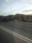 Три автомобиля столкнулись на перекрестке в Южно-Сахалинске, Фото: 3