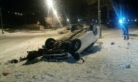 Автомобиль перевернулся в центре Корсакова, Фото: 1